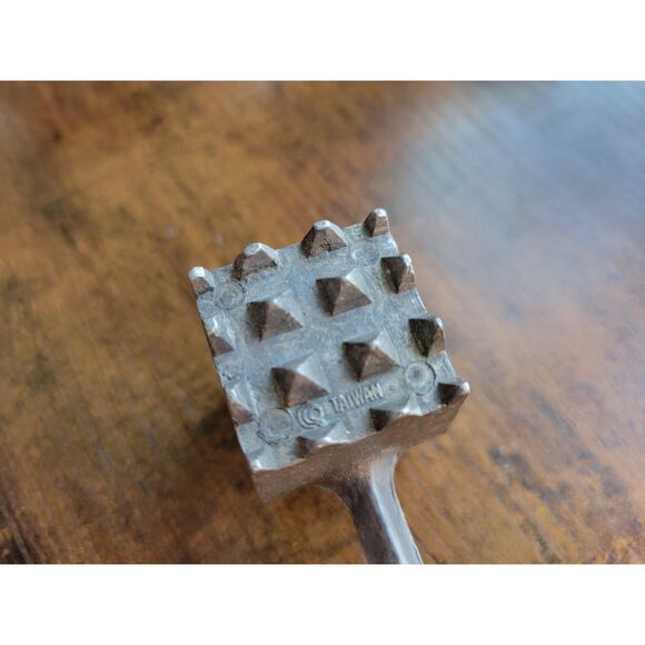 Vintage Aluminum 8" Meat Tenderizer -Fine/Coarse Pounder - Taiwan - Picture 5 of 6